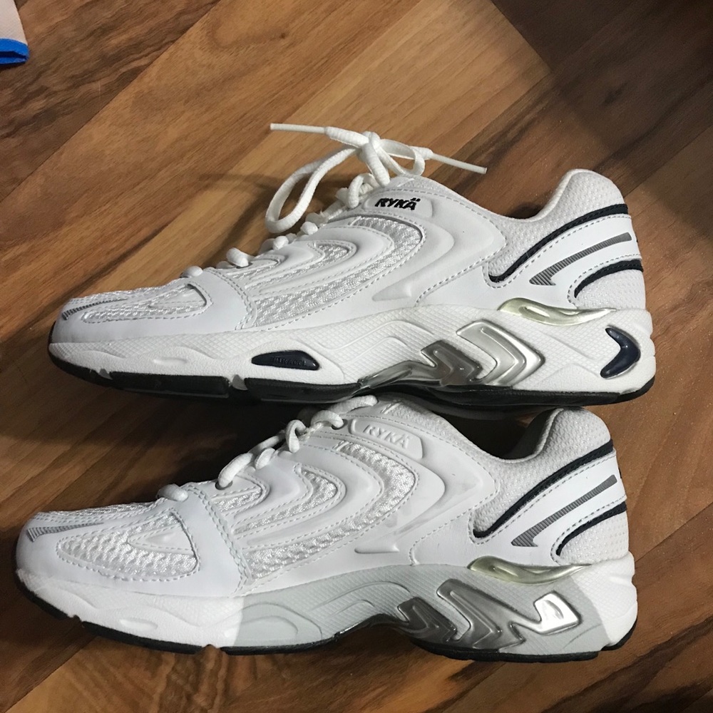 Ryka tennis shoes.
